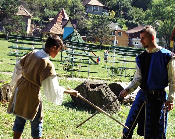 Asociația Ordinului Cavalerilor de Medias organizează Școala Pajilor și în această vară la Mediaș